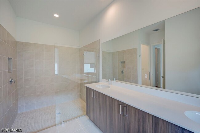 Building Photo - 5114 Panella Ave