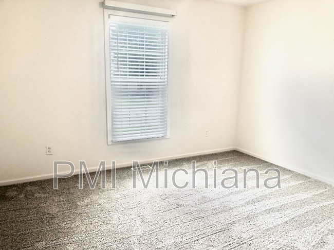 Building Photo - 51880 Courtland Dr