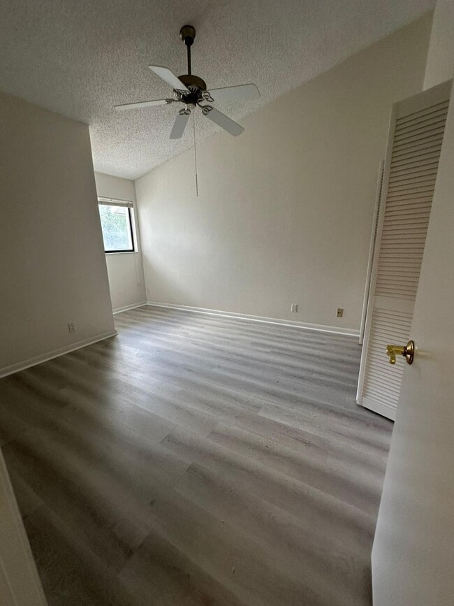 Building Photo - 7630 Lago Del Mar Dr