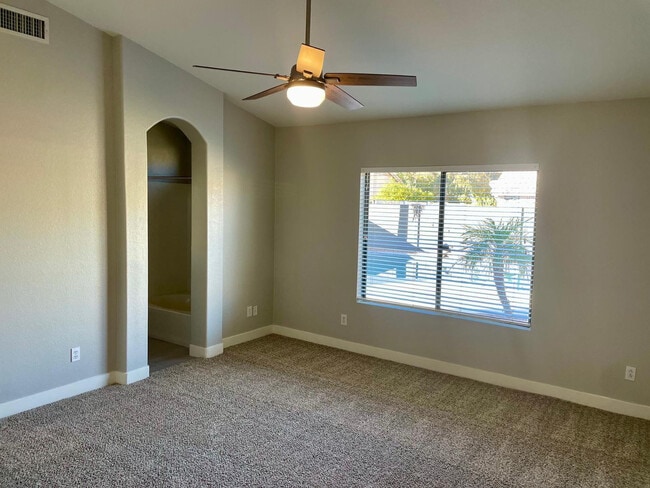 Building Photo - 2422 E Remington Pl