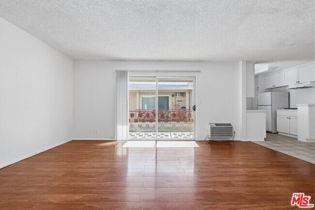 Building Photo - 515 N Alfred St