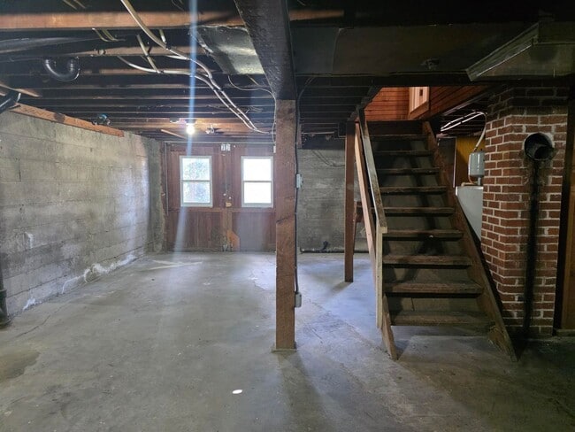 Building Photo - 2 bedroom home in West Bremerton