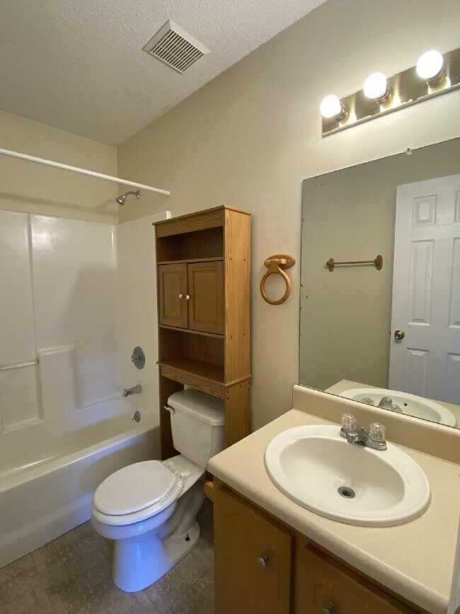 Building Photo - House for Rent