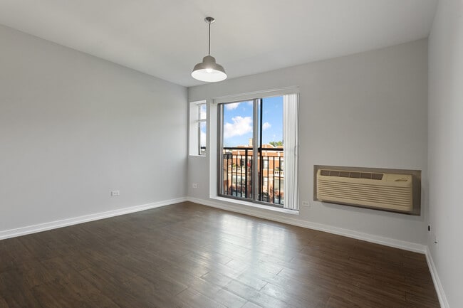 Building Photo - 5411 N Winthrop Ave