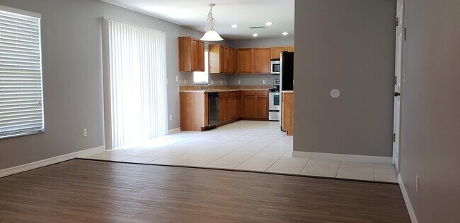 Building Photo - 4 Bedroom /2.5 bath Spacious Home In Sanford!