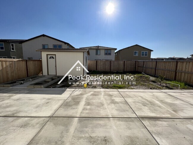 Building Photo - Newer 4bd/3ba Elk Grove Home with 2 Car Garage