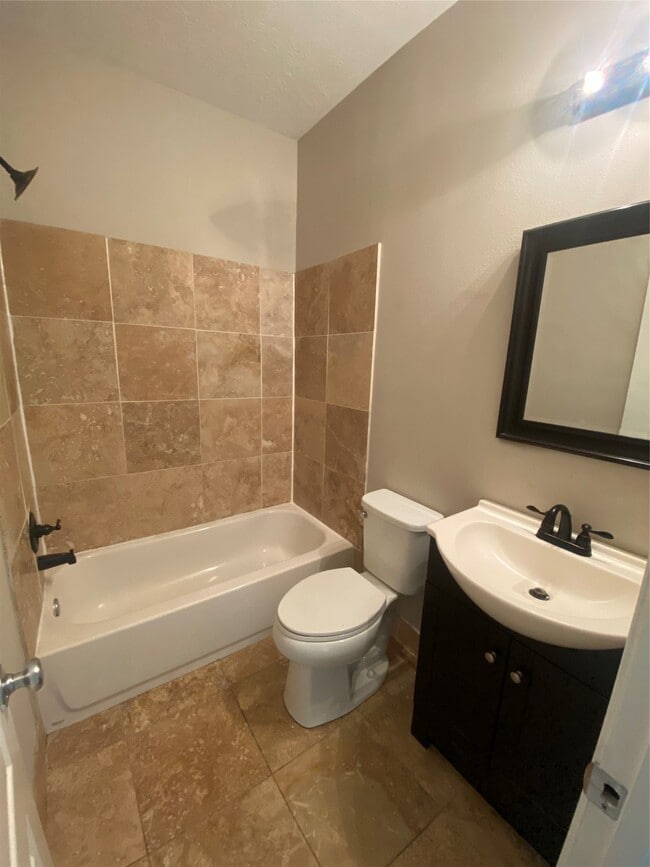 Building Photo - 307 Covecrest Dr