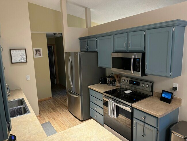 Building Photo - 5248 Beachside Dr