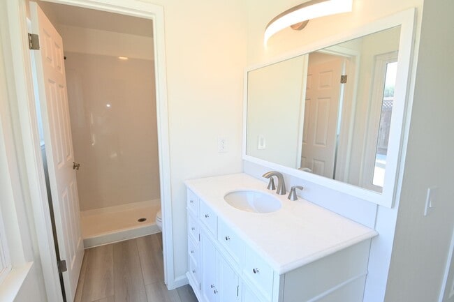 Building Photo - Beautiful 4-Bedroom, 2-bath, fully remodeled home in a prime location. Won’t Last Long!