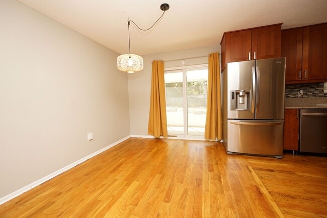 Building Photo - 4 Bedroom Home in Valparaiso- Near Eglin AFB