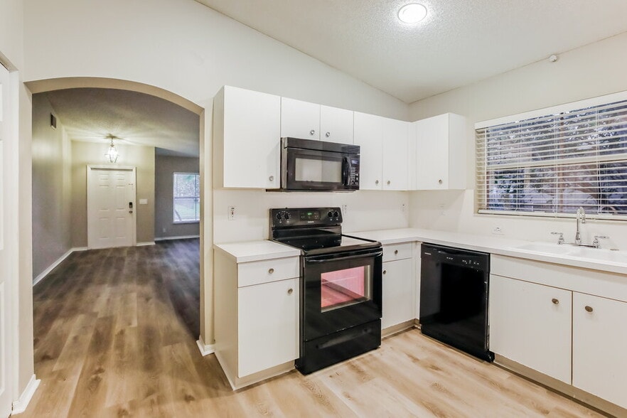 Building Photo - 16203 10th St