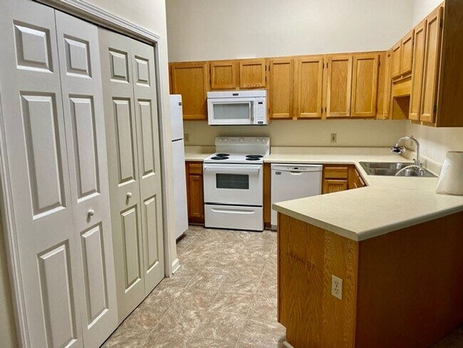 Building Photo - 1428 Southern Gardens Dr