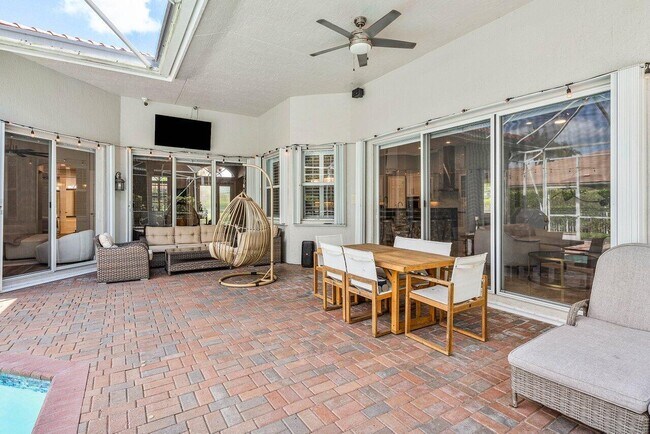 Building Photo - 4675 Manderly Dr