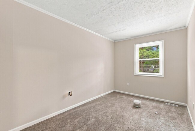 Building Photo - 13 Betty Lee Pl