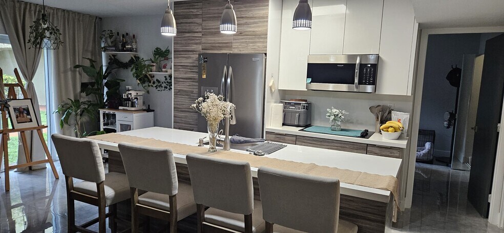 Building Photo - 9321 SW 4th St