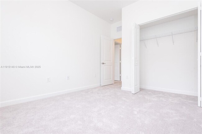 Building Photo - 2636 SE 8th Ct