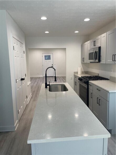 Building Photo - 1700 North Avenue