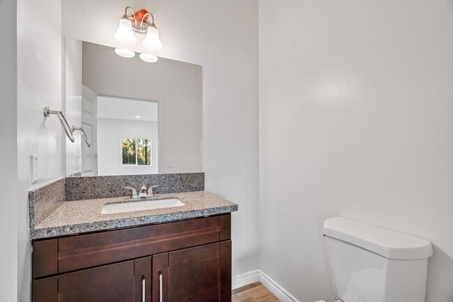 Building Photo - 5 Bedroom house with view