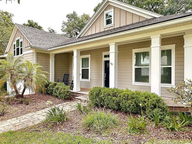 Building Photo - 4 Bed/3 Bath Coastal Beauty!
