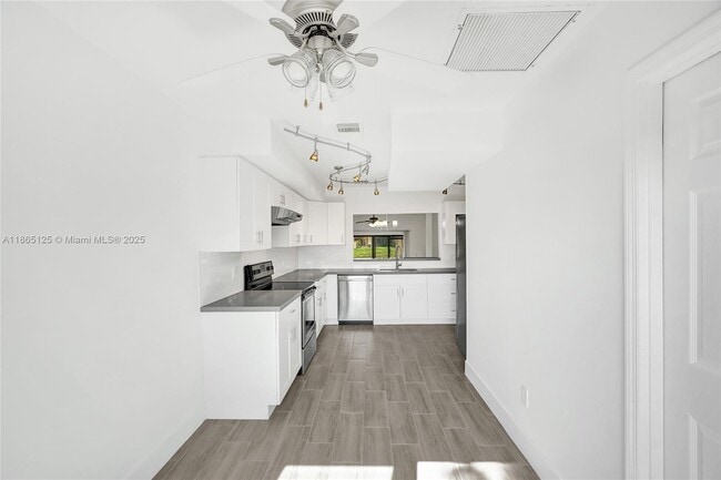 Building Photo - 4163 SW 85th Ave