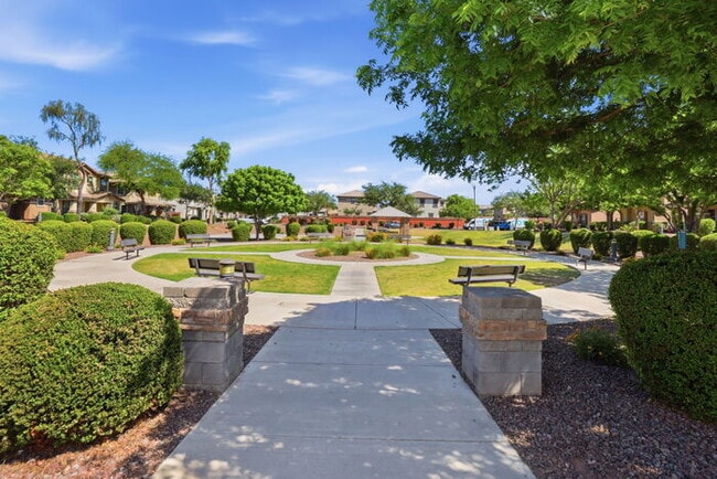 Building Photo - 981 S Deerfield Ln