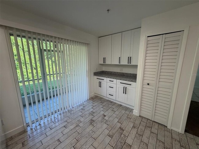 Building Photo - 121 Reserve Cir