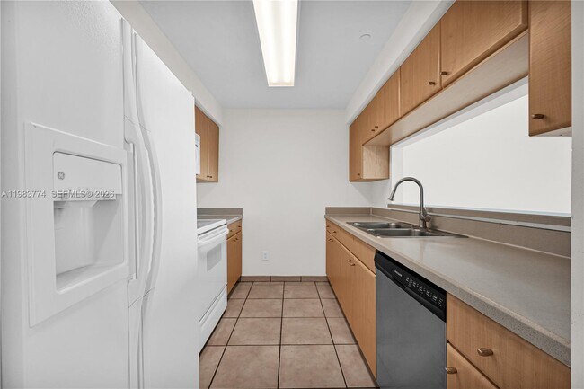 Building Photo - 3600 SW 26th St