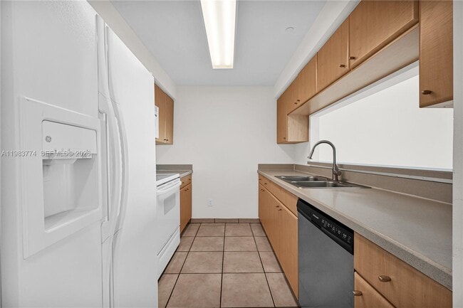 Building Photo - 6720 SW 21st St