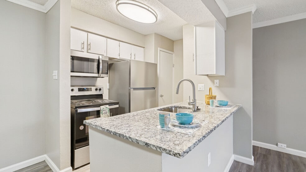 Building Photo - Claro Court