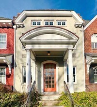 Building Photo - Charming 3bdrm/1.5bth Home Conveniently Located in Richmond's Carytown Area w/Private Balcony!!