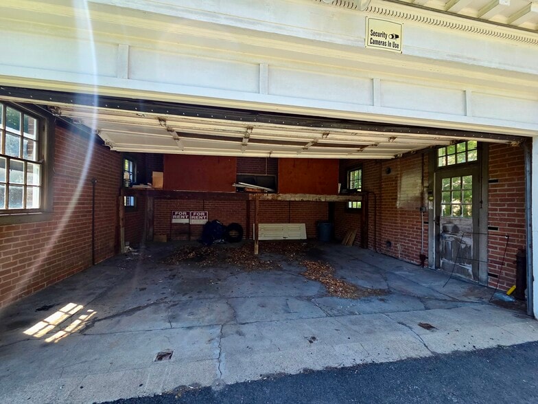 Building Photo - 337 Culver Rd