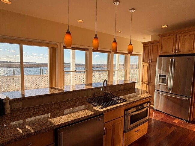 Building Photo - 802 N Harvard Ave