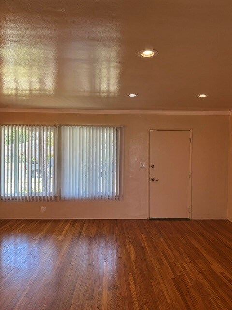 Living room - 2519 N Lincoln St