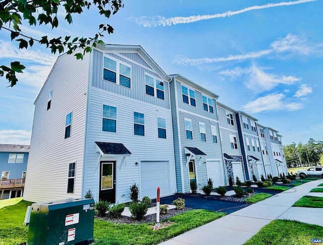 Building Photo - 83 Laurin St