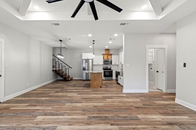 Building Photo - 524 Burk St