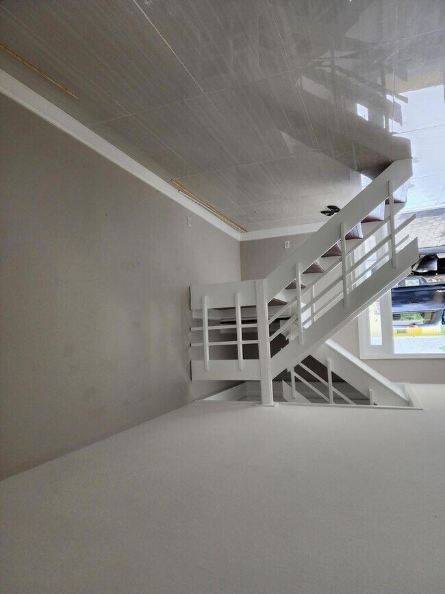 Building Photo - 618 SW 1st St