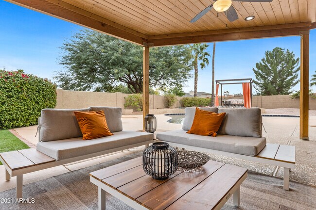 Building Photo - 5735 E Campo Bello Dr