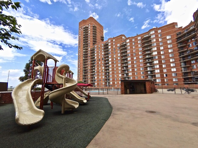 Building Photo - 509 Harmon Cove Tower