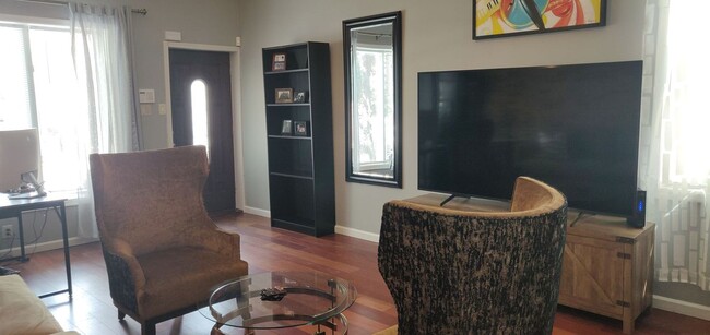 Building Photo - Chamring 2-Bedroom Locust Point Townhome w/ Deck