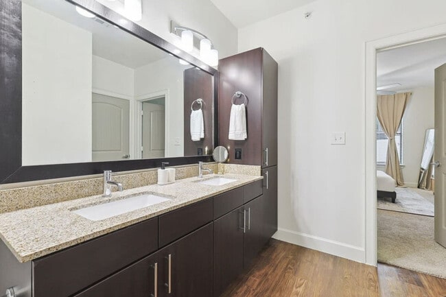 Building Photo - 5725 Town and Country Blvd