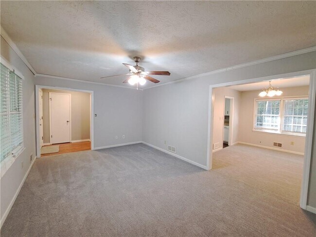 Building Photo - 844 Chandler Dr SW