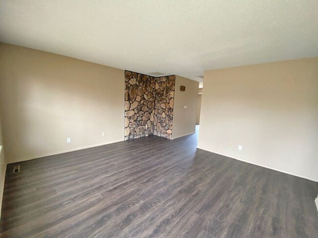 Building Photo - 4364 S Glenn Ave