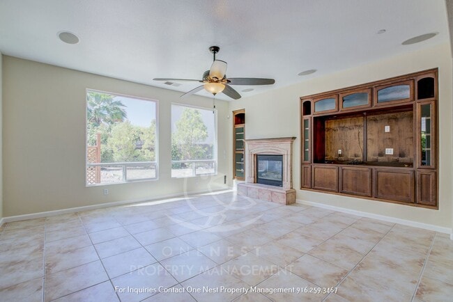 Building Photo - Huge home, Lincoln Crossing - walking dist...