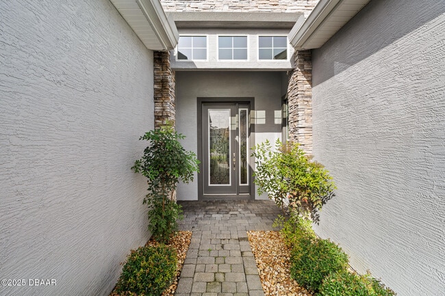 Building Photo - 829 Pinewood Dr