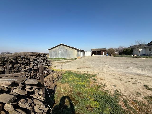 Building Photo - 7595 S Peach Ave