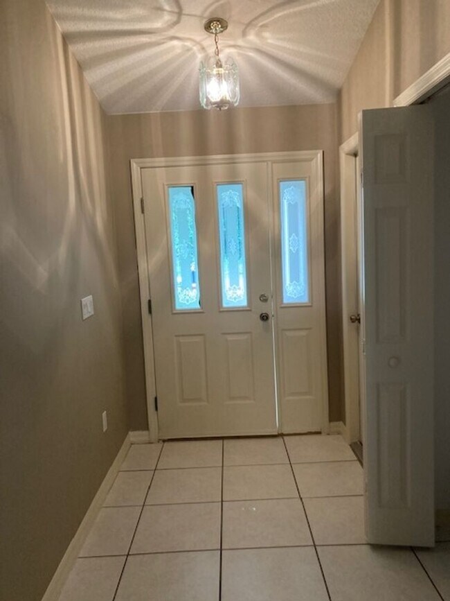 Building Photo - 6 Pony Ln