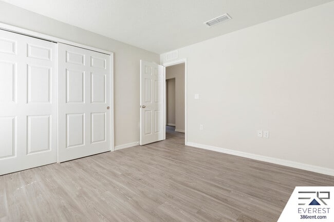 Building Photo - 8 Ullman Ct
