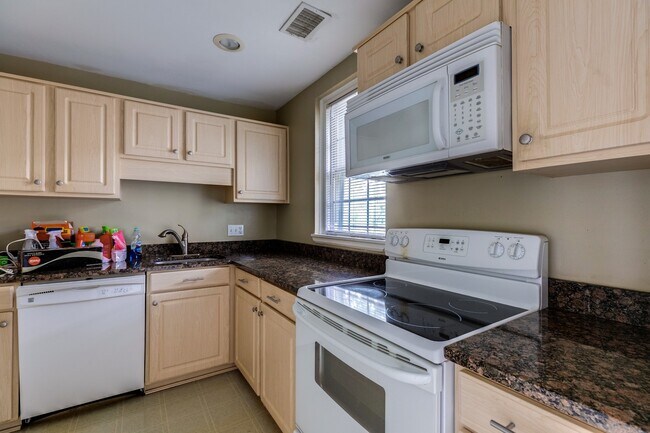 Building Photo - Gorgeous End Unit 2 Bedroom 2 Bath Near Sh...