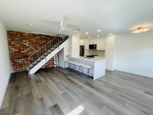 Primary Photo - 72577 Edgehill Dr