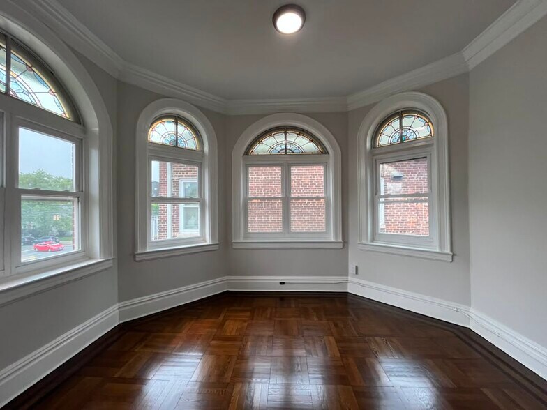 Building Photo - 735 Avenue C